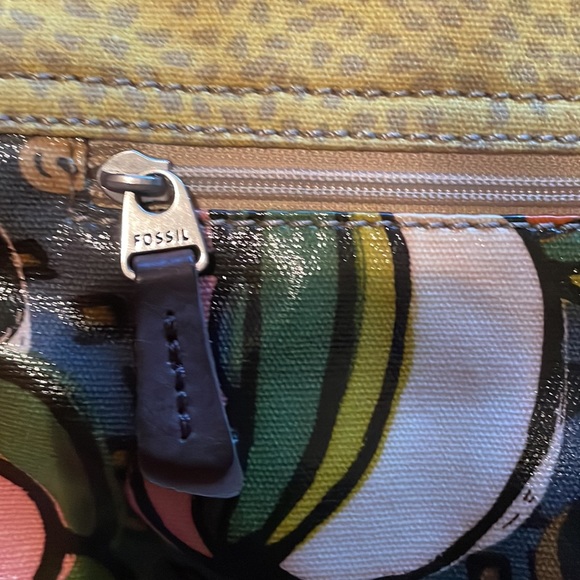 Fossil Key-per Crossbody Canvas/Patent Leather. Multi Color Print - Picture 5 of 11